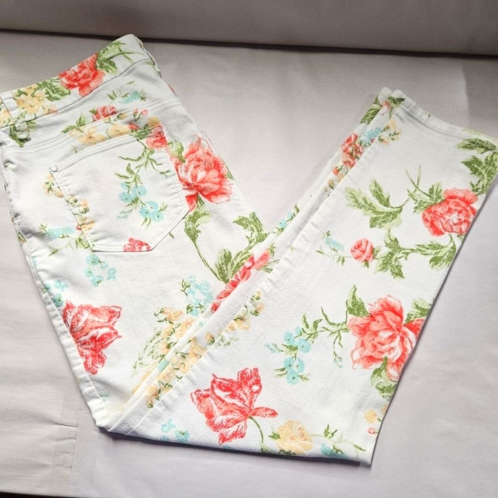Chico's White Pink Floral Print Cotton Blend Zip Front Belt Loops Ankle Jeans - Picture 8 of 15